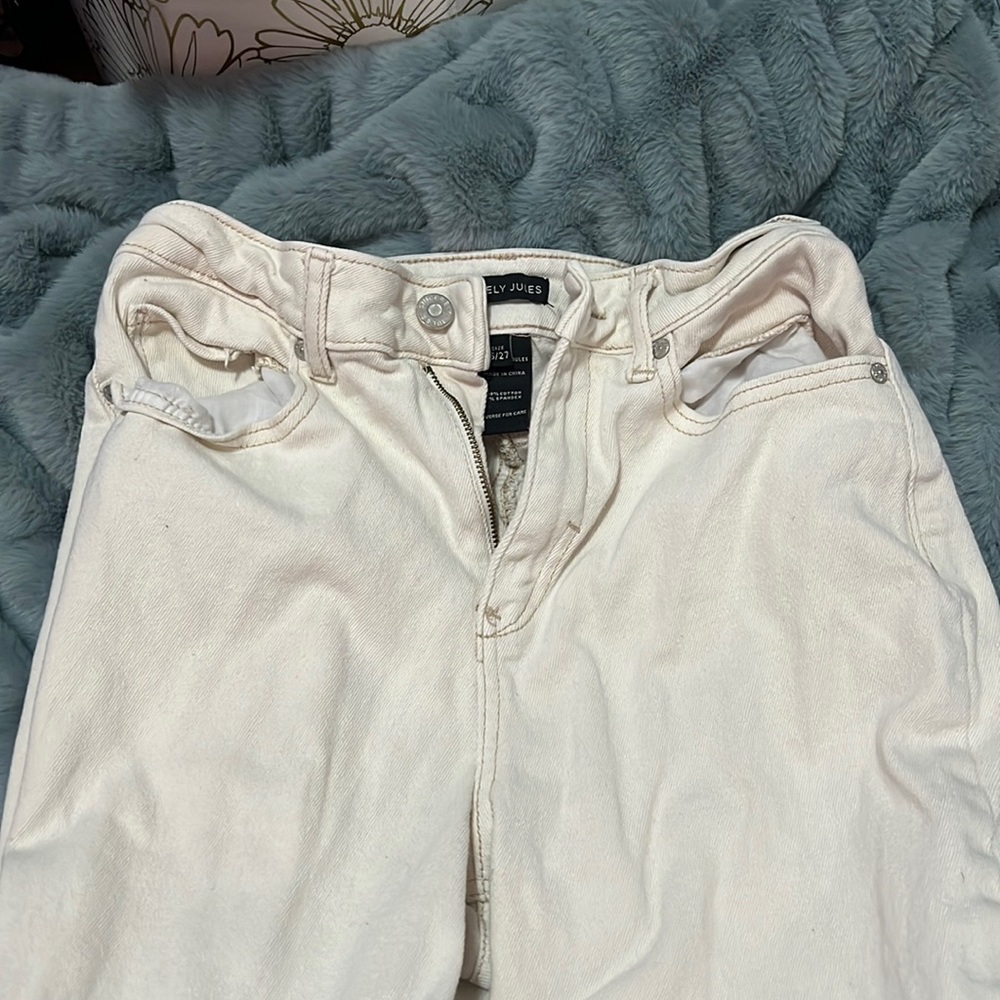 White strait legged jeans